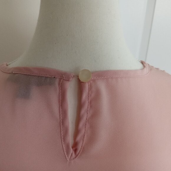 🌺** Any 2 For 15$**🌺 Kenneth Cole Pink Asymmetrical Blouse - Picture 12 of 12